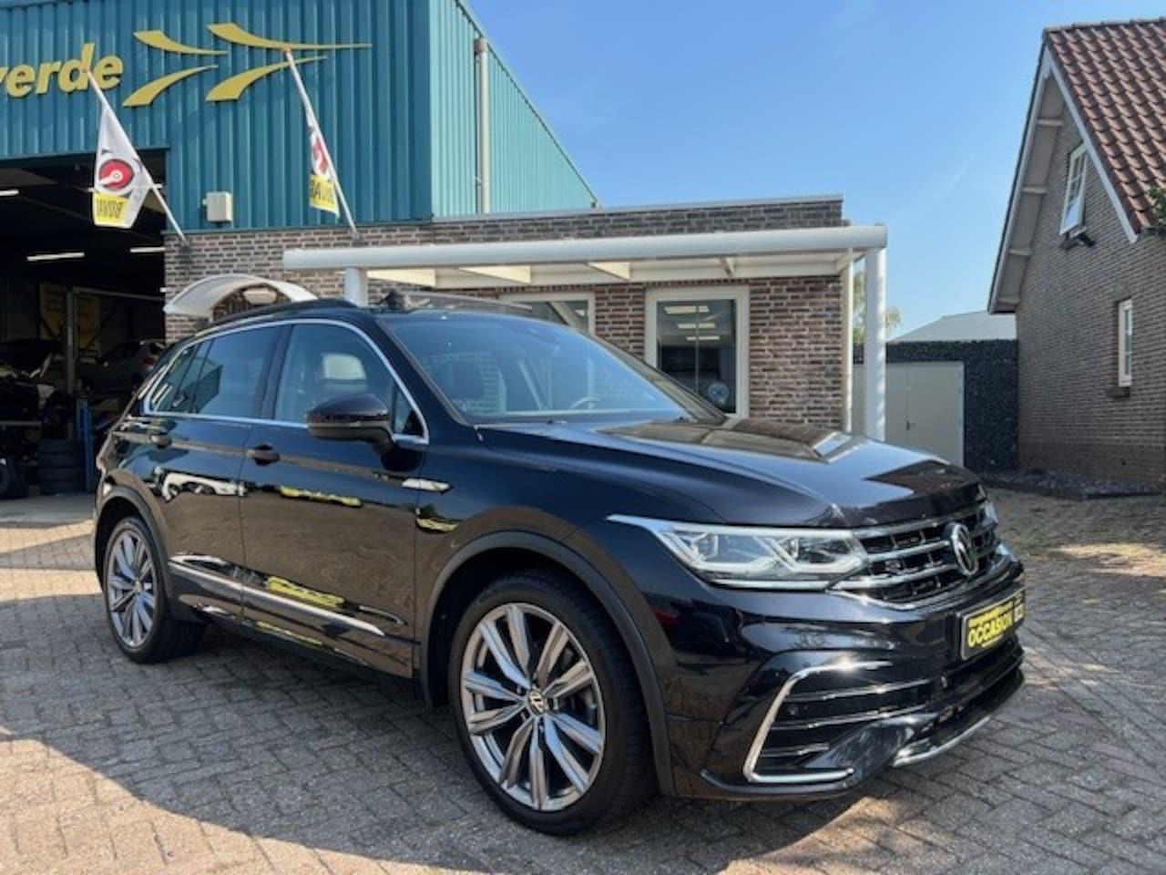 Volkswagen Tiguan - 1.5 TSI ACT 150pk DSG Highline R-Design, Pano, VOL - AutoWereld.nl