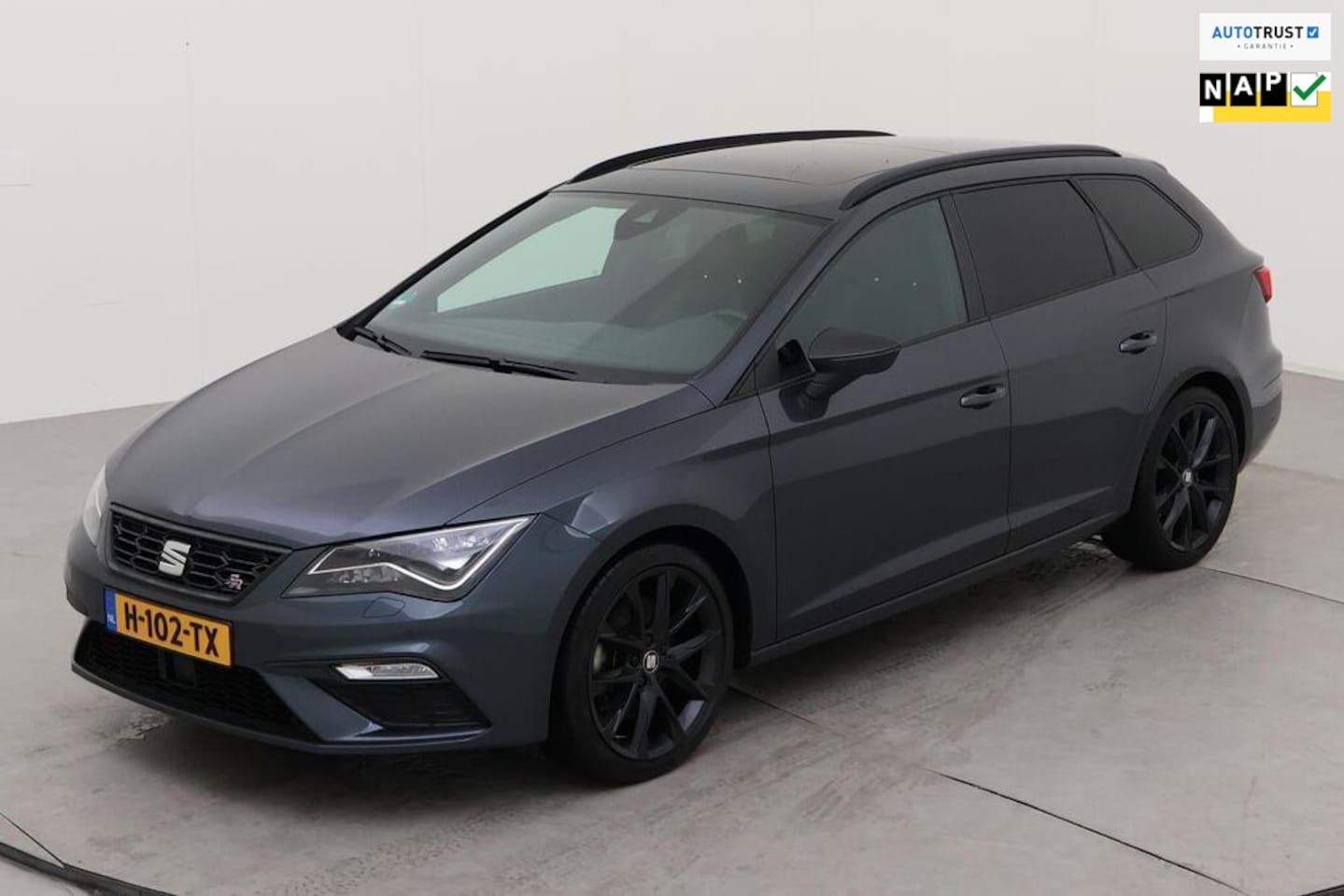 Seat Leon ST - 1.5 TSI FR Ultimate Edition Black ORG.NED / VIRTUAL / PANORAMADAK / CAMERA / SFEERVERLICHT - AutoWereld.nl