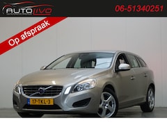 Volvo V60 - 1.6 T3 Momentum AUTOMAAT LEER NAVI CLIMA PDC TREKHAAK etc