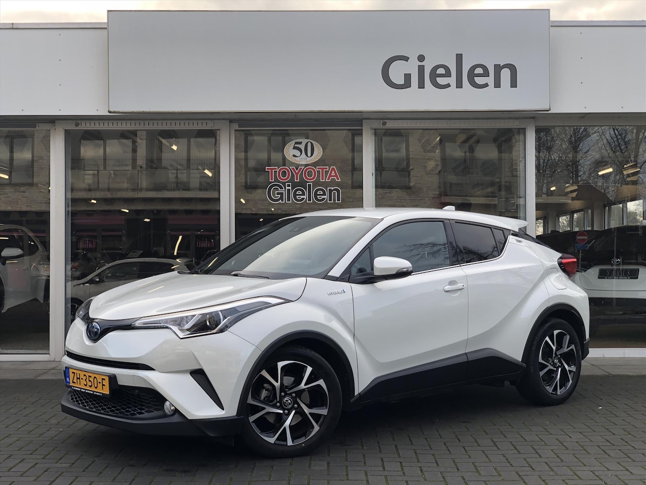 Toyota C-HR - 1.8 Hybrid Dynamic | Eerste eigenaar, Navigatie, Stoelverwarming, 18 inch, Privacy Glass, - AutoWereld.nl