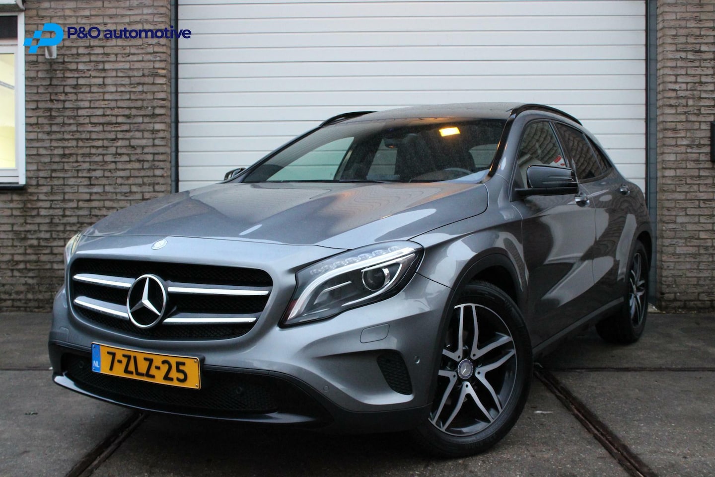 Mercedes-Benz GLA-Klasse - 200 PANORAMADAK/SPORTSTOELEN/TREKHAAK - AutoWereld.nl