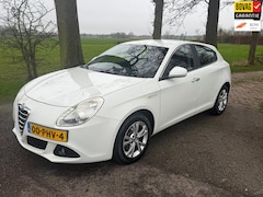 Alfa Romeo Giulietta - 1.4 T Distinctive / Airco / Led / Apk / NAP / LM