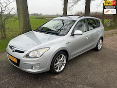 Hyundai i30 CW - 1.6i Blue Dynamic / Airco / leder / NAP / Apk / pdc /