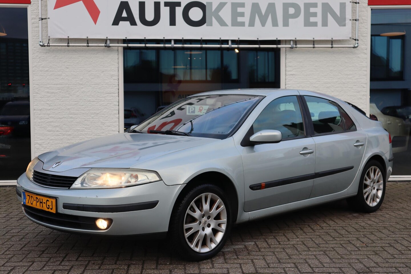 Renault Laguna - 1.8-16V EXPRESSION TREKHAAK|APK JUNI-2025 - AutoWereld.nl