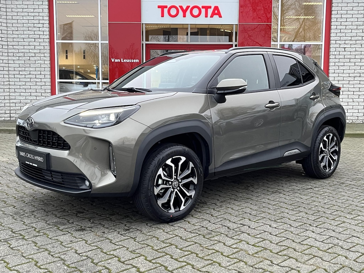 Toyota Yaris Cross - 1.5 HYBRID 115 FIRST EDITION NIEUW & DIRECT LEVERBAAR!!! COMFORT-PACK STOEL/STUUR/VOORRUIT - AutoWereld.nl