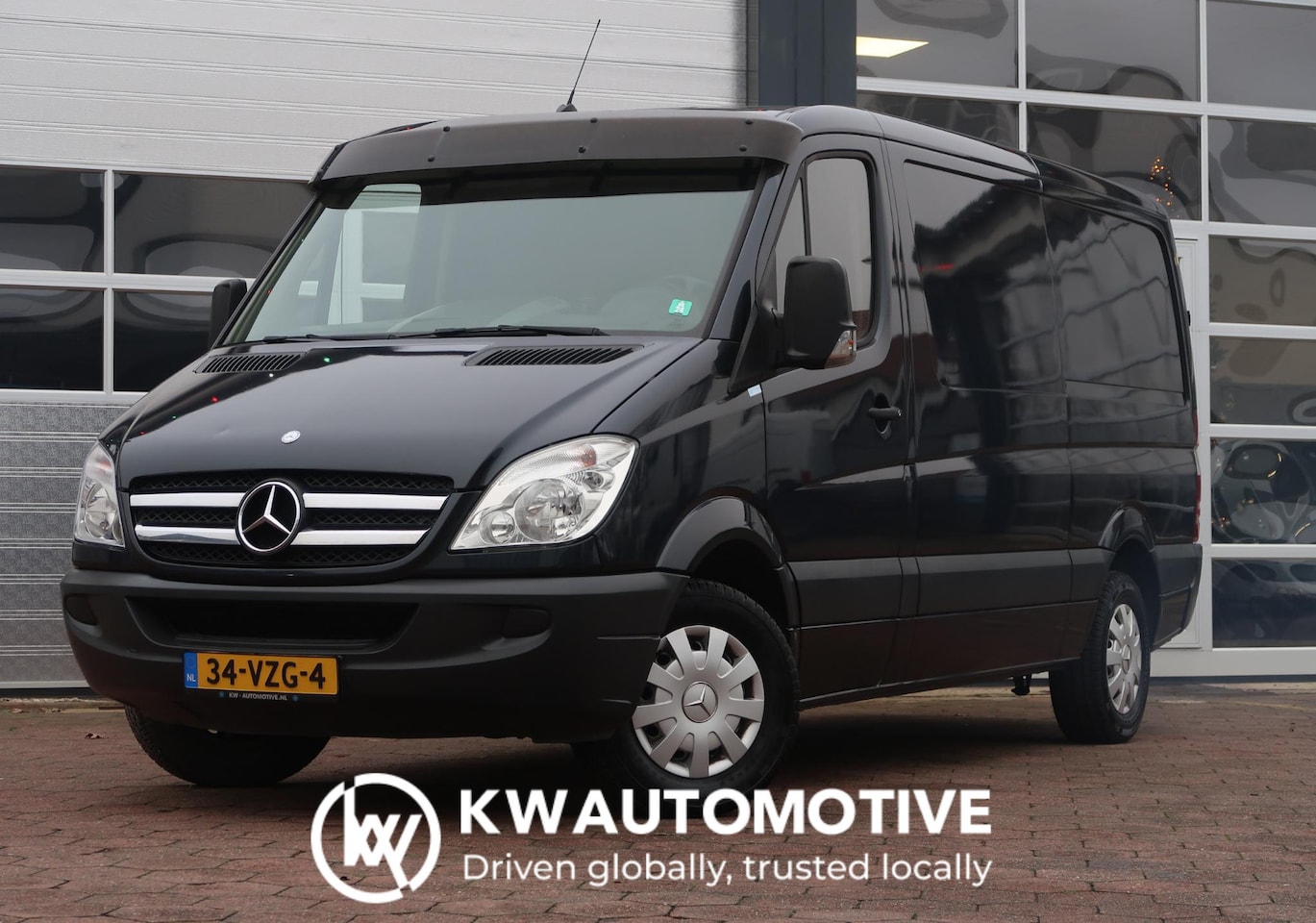 Mercedes-Benz Sprinter - 211 2.2 CDI L2H1/ AUT/ AIRCO/ CRUISE/ TREKHAAK/ ETC. - AutoWereld.nl