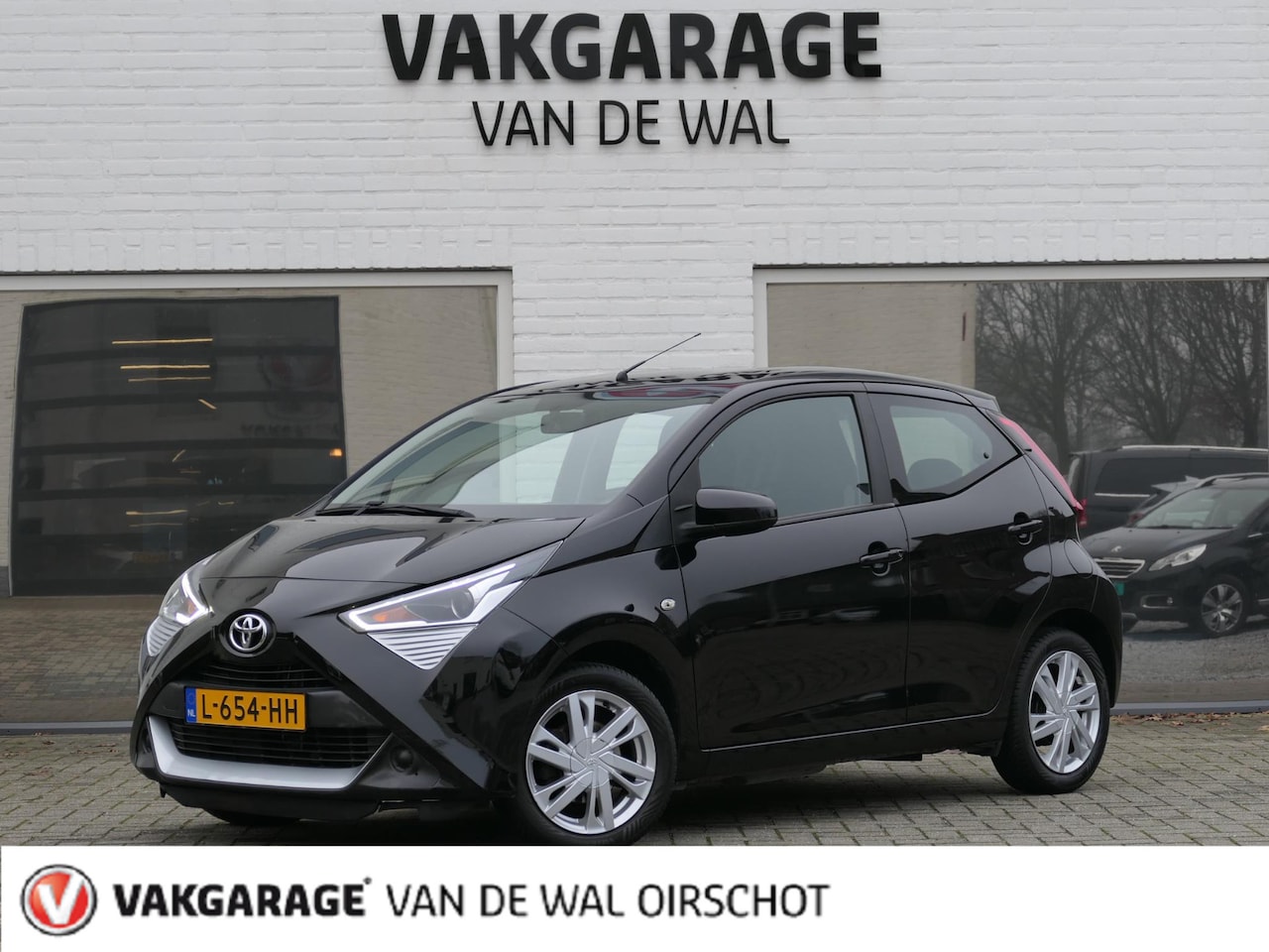 Toyota Aygo - 1.0 VVT-i x-play | Achteruitrijcamera | Apple-/Android Carplay | Lichtmetalen velgen | All - AutoWereld.nl