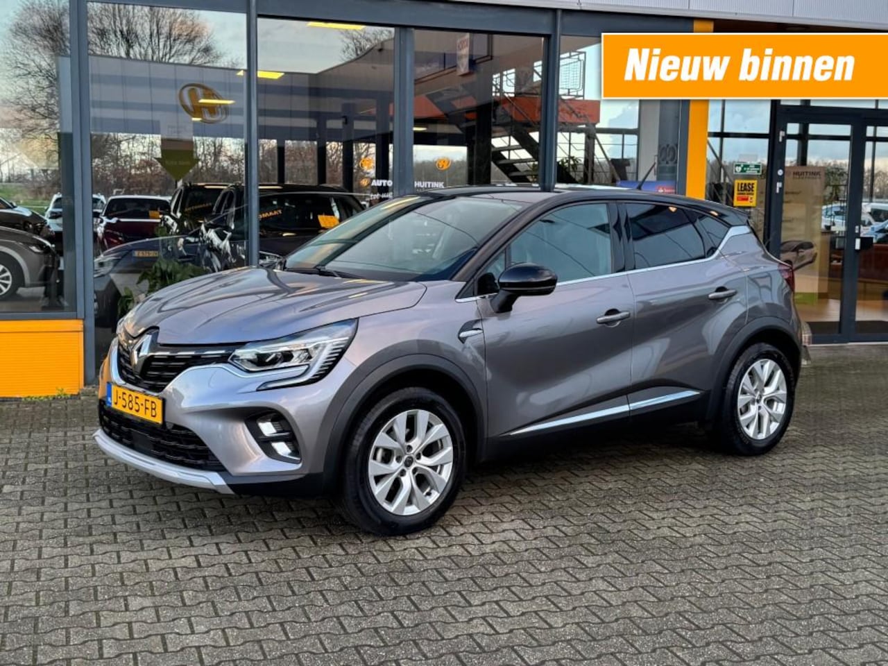 Renault Captur - 1.3 TCe 130 pk Intens - navi - sensoren - trekhaak - AutoWereld.nl