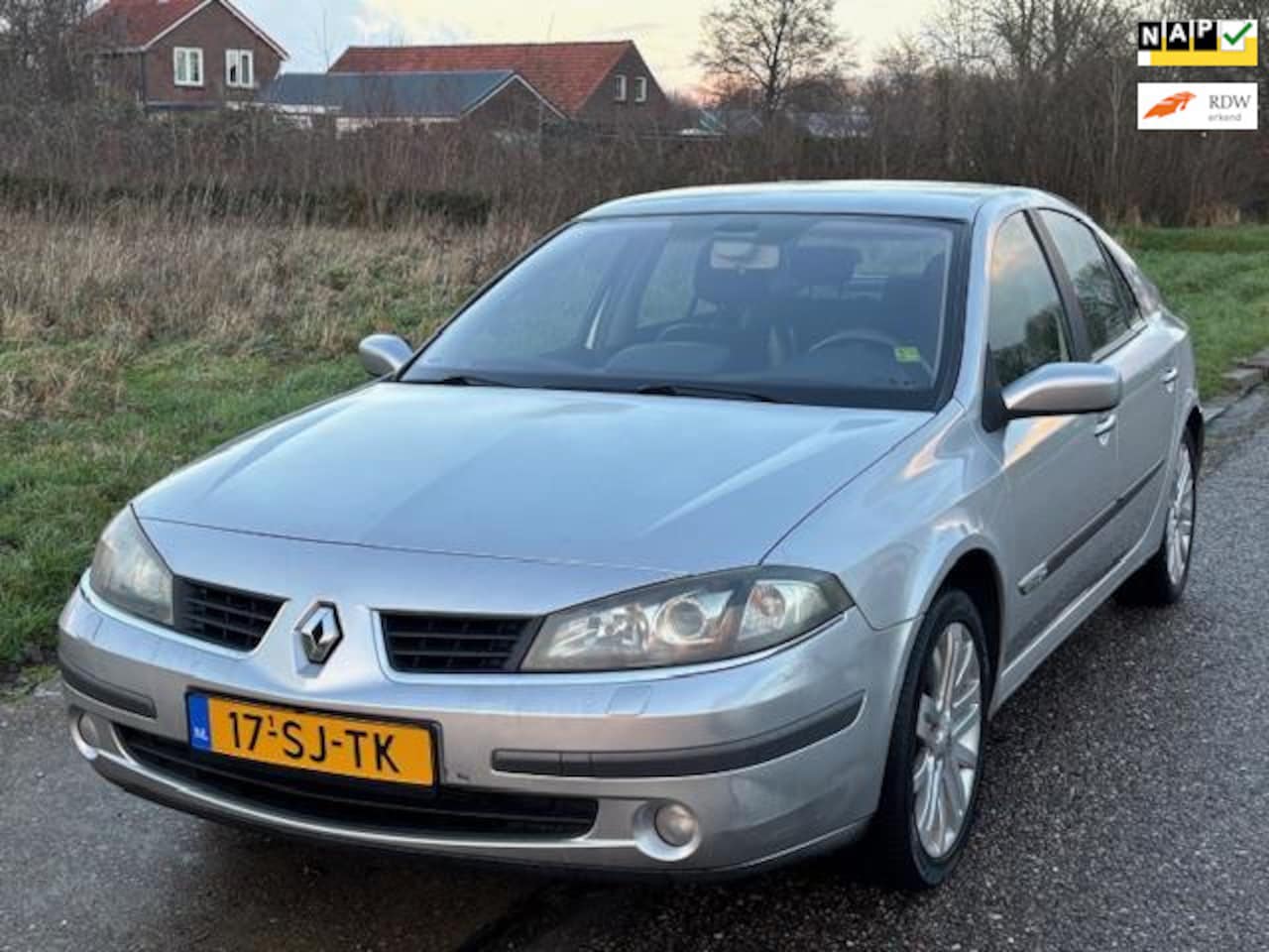 Renault Laguna - 2.0-16V Privilège Automaat ECC Audio/CD Navigatie Electr. pakket LMV 17" ESP ABS Cruisecon - AutoWereld.nl