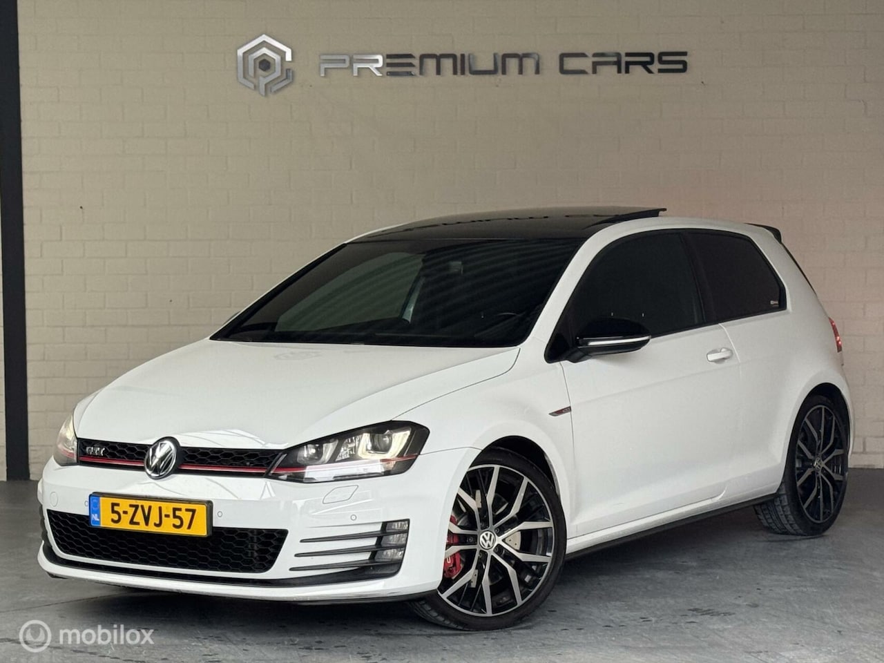 Volkswagen Golf - 2.0 TSI GTI Pano/Led/Virtual/Camera Dynaudio - AutoWereld.nl