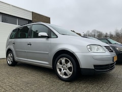 Volkswagen Touran - 1.6-16V FSI Optive I Carplay Airco Trekhaak Cruise control