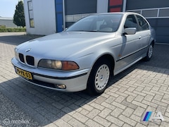 BMW 5-serie - 528i Executive Automaat | Nw. Navigatie | Apk