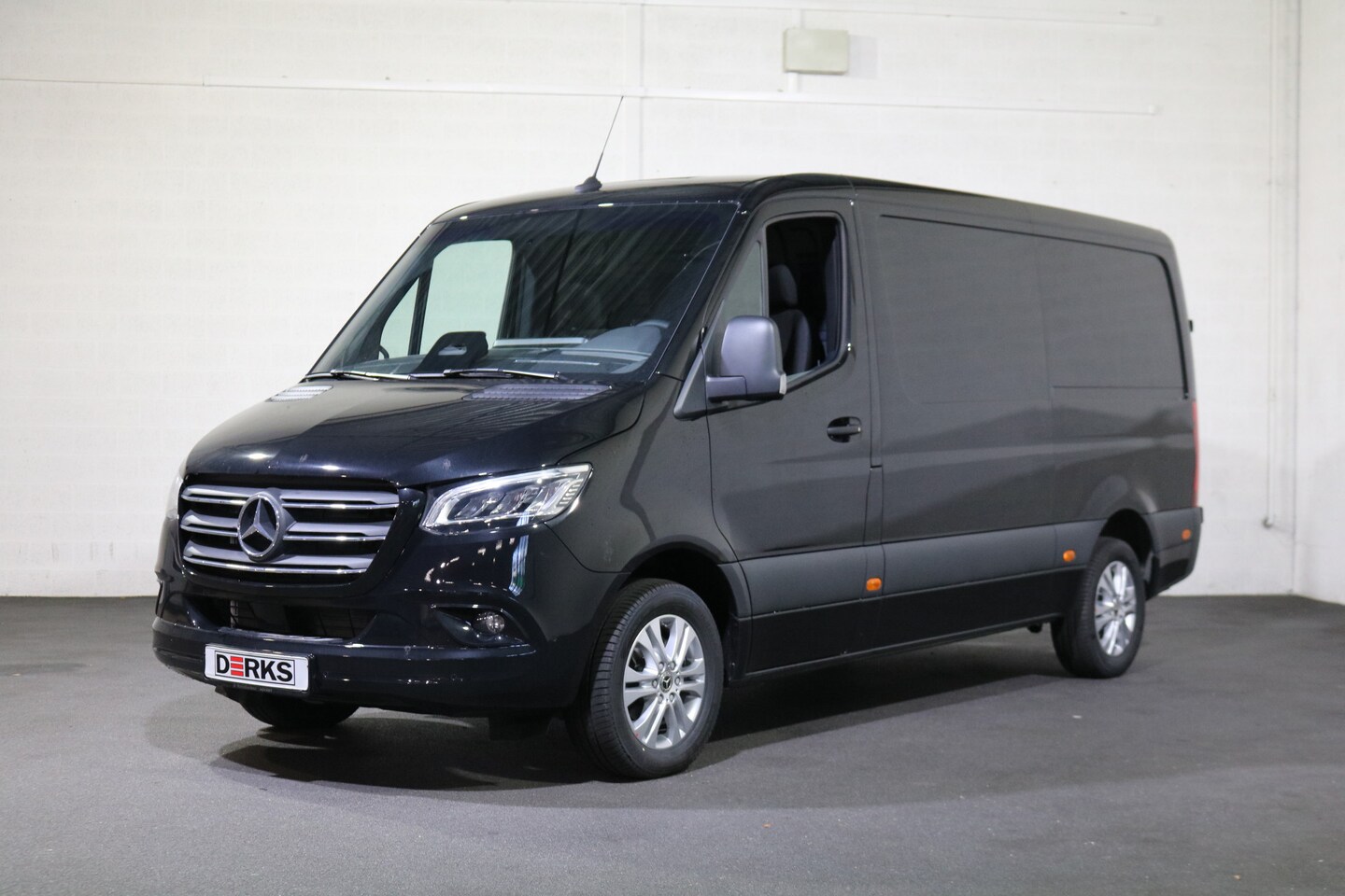 Mercedes-Benz Sprinter - 319 CDI L2 H1 Airco Navigatie 3.5T Trekhaak Camera Adap. Cruise - AutoWereld.nl