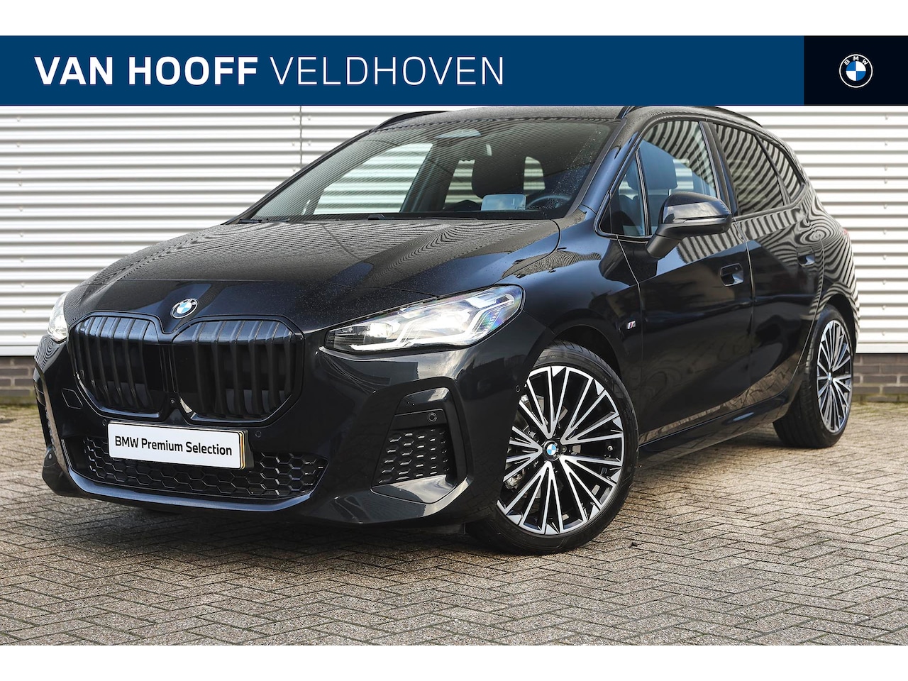 BMW 2-serie Active Tourer - 220i High Executive M Sport Automaat / Panoramadak / Trekhaak / Sportstoelen / Stoelverwar - AutoWereld.nl