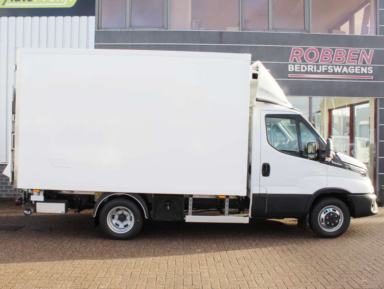 Iveco Daily - 35C18HA8 3.0 345 Aut. Koelwagen/Vrieswagen Bakwagen Laadklep/Achterdeuren Nieuw - AutoWereld.nl