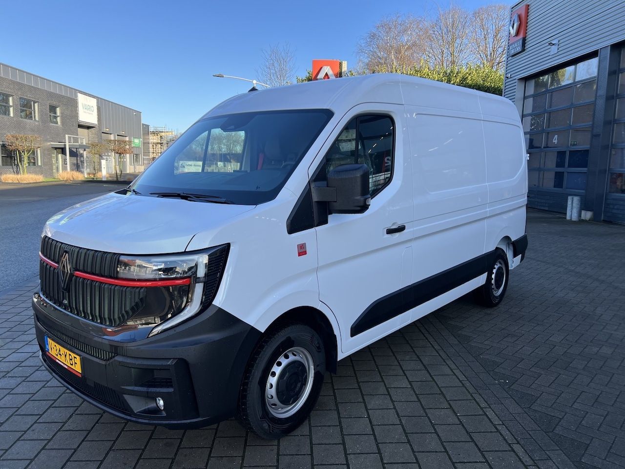 Renault Master - L2H2 150 PK NIEUW MODEL / AIRCO / MULTIMEDIA / AIRBAG/ AHW KOP / CAMERA / 4 SEIZOEN BAND / - AutoWereld.nl