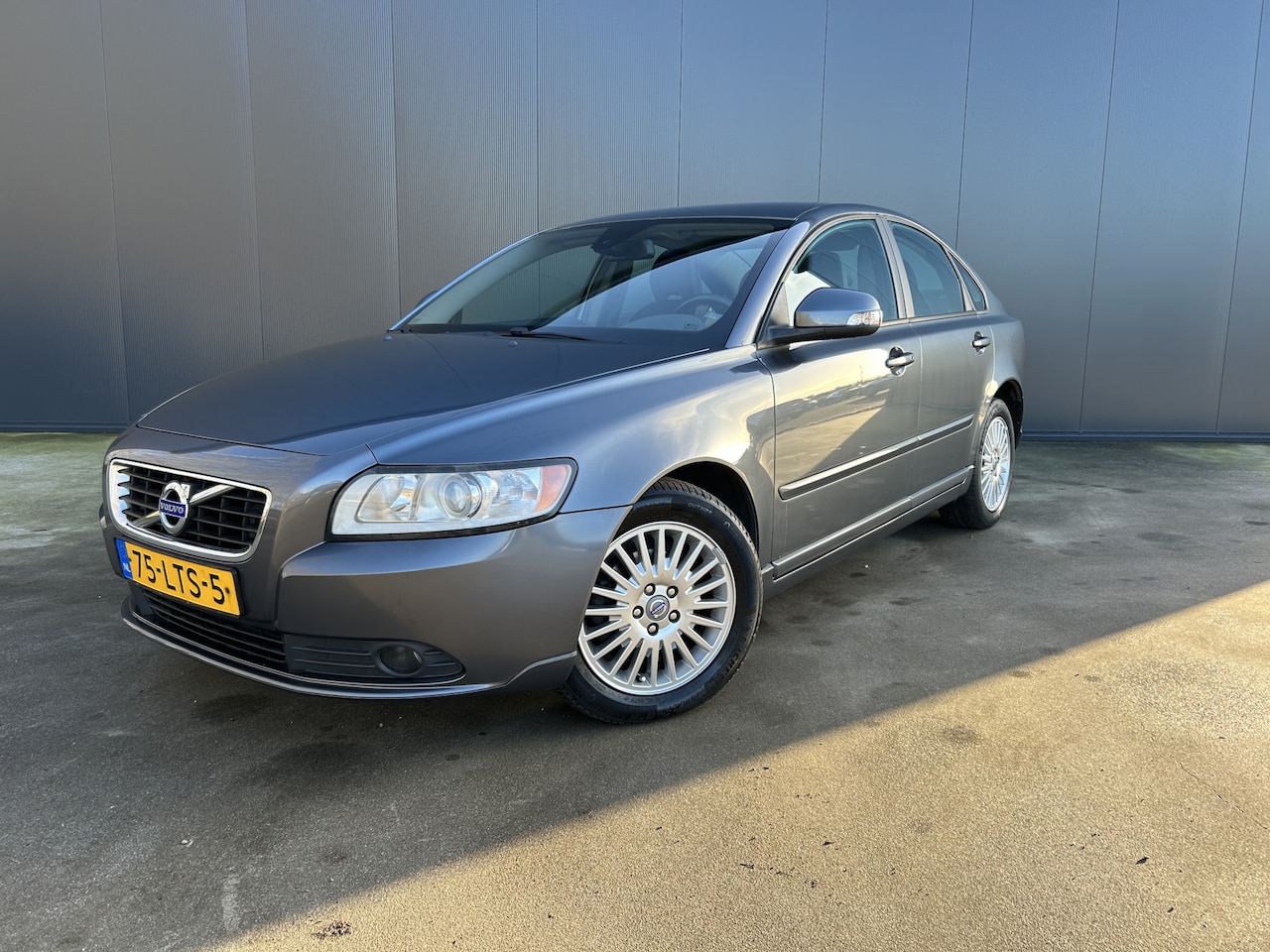 Volvo S40 - 2.0 150 PK Sport NAVI CRUISE ECC TREKHAAK LMV - AutoWereld.nl