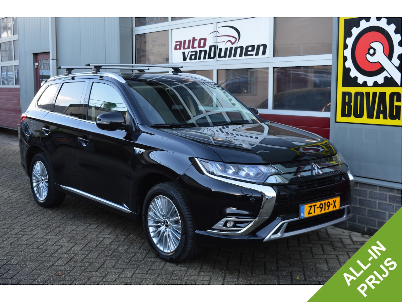 Mitsubishi Outlander - 2.4 PHEV Intense O.a: Afn Haak, Dakdragers, PDC, Camera, DAB, Carplay, Etc. All-in prijs! - AutoWereld.nl