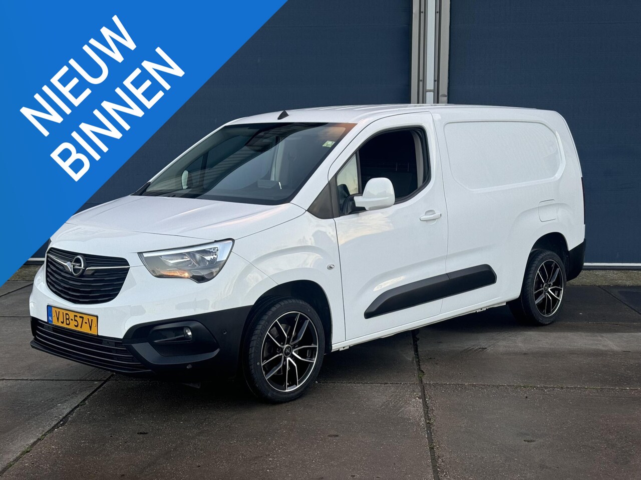 Opel Combo - 1.5D L2H1 Edition AUTOMAAT / NAVI / CRUISE CONTROLE / TREKHAAK - AutoWereld.nl