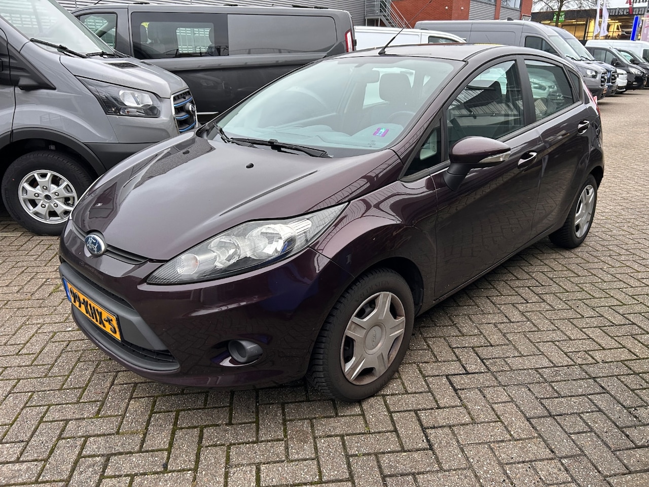 Ford Fiesta - 1.25 Cool & Sound 5-deurs (incl. nieuwe distributieriem) | Parkeersensoren achter | airco - AutoWereld.nl