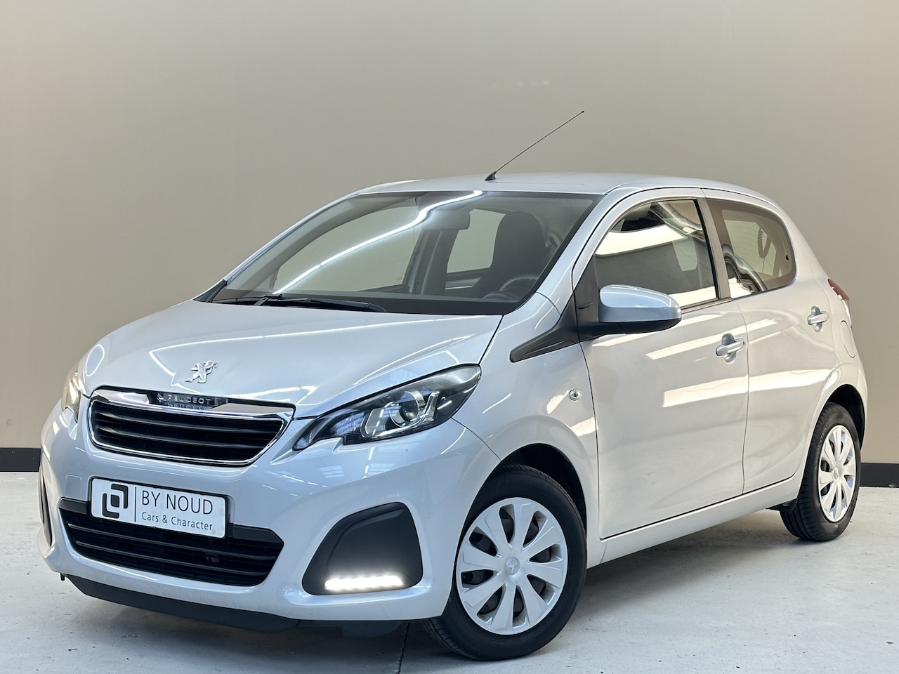 Peugeot 108 - 1.0 e-VTi Envy 1.0 e-VTi Envy, 70Pk, 2015, Airco, Radio, Elektrische ramen, Dagrijverlichting, Zeer zuini - AutoWereld.nl