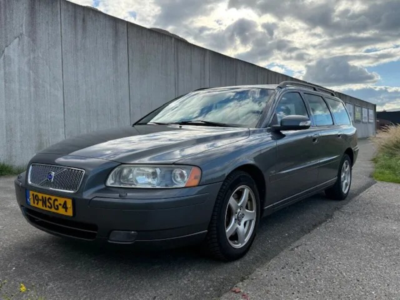 Volvo V70 - 2.4D Edition | LEDER | CLIMA | XENON | NAVI | - AutoWereld.nl