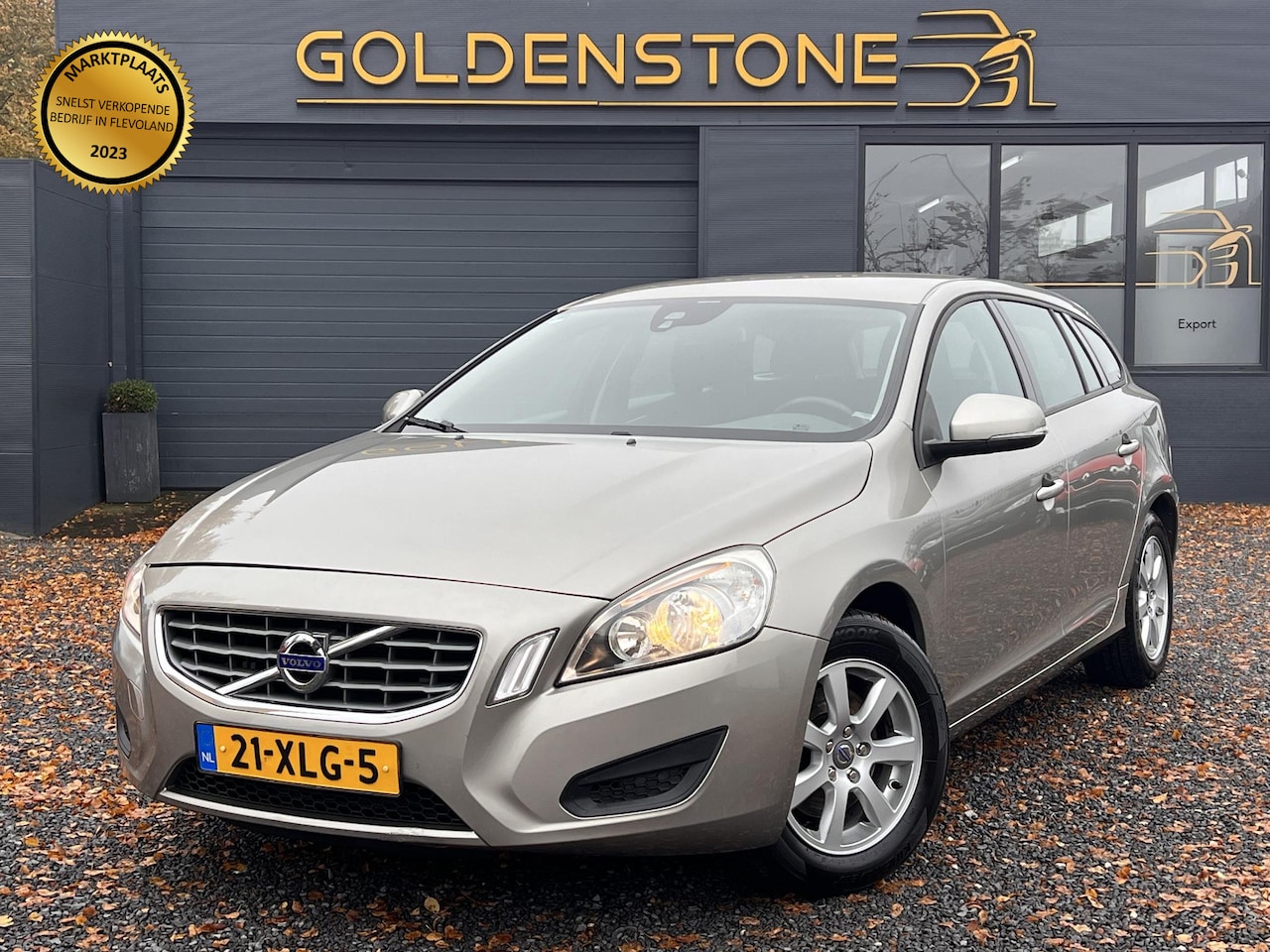 Volvo V60 - 1.6 T3 Kinetic 2e Eigenaar,Navi,Clima,Cruise,PDC,Trekhaak,N.A.P,APK tot 07-2025 - AutoWereld.nl