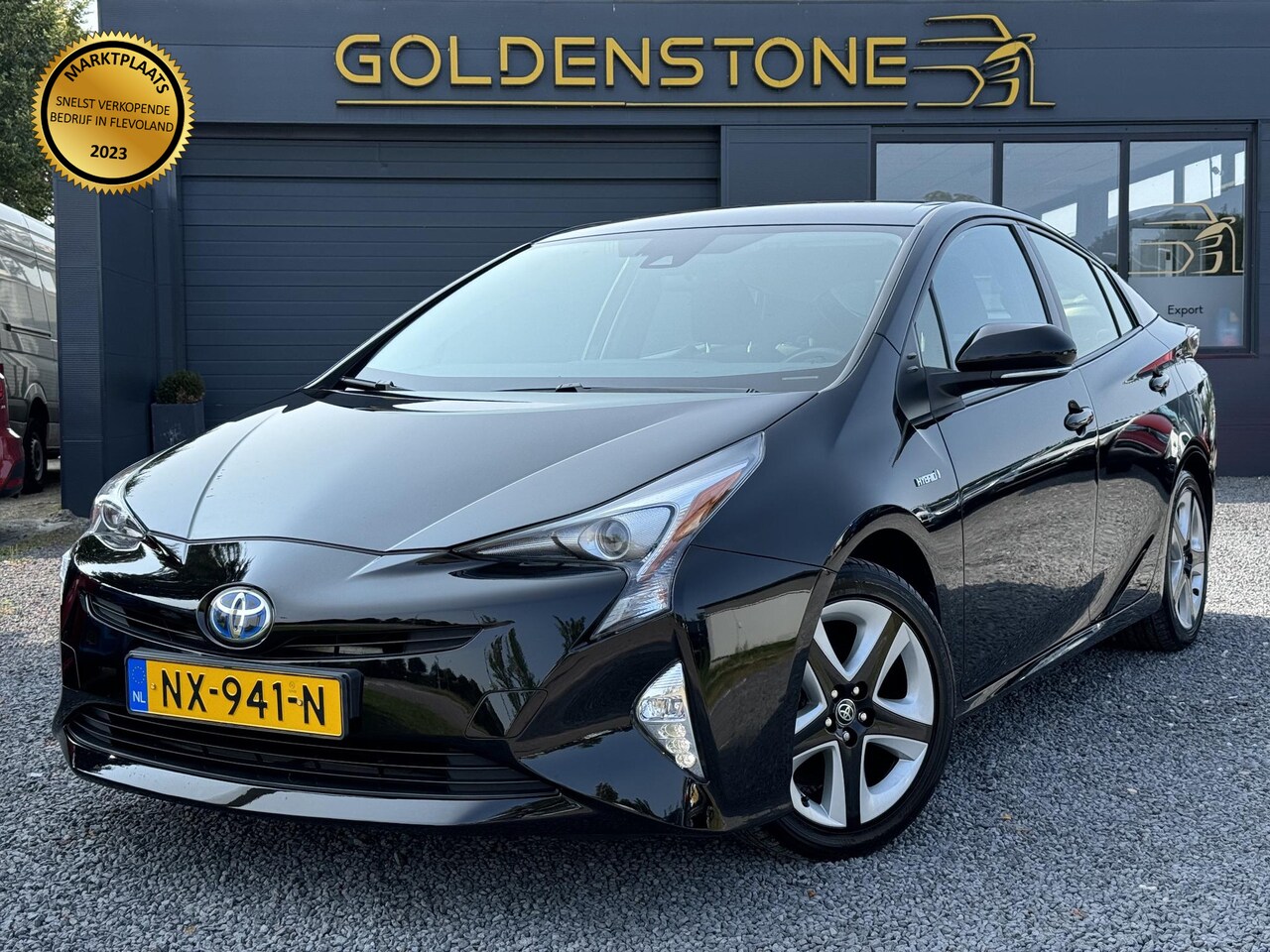 Toyota Prius - 1.8 Dynamic 2e Eigenaar,Navi,Clima,Cruise,Camera,Trekhaak,Elek Ramen,N.A.P,APK Tot 02-2026 - AutoWereld.nl