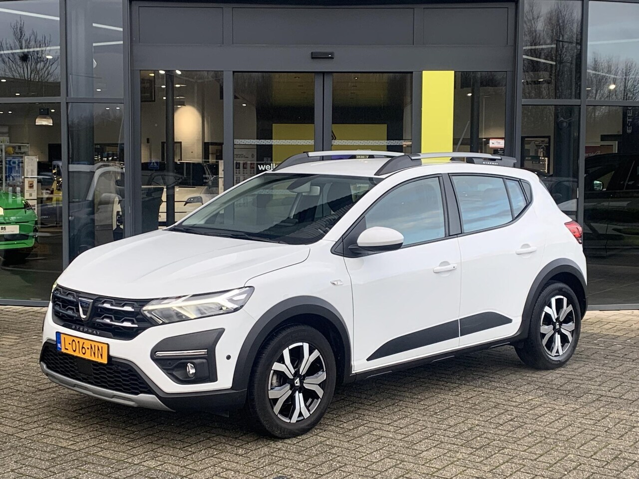 Dacia Sandero Stepway - 1.0 TCe 100 Bi-Fuel Comfort Apple carplay/android auto | Lichtmetalen velgen | Achteruitri - AutoWereld.nl