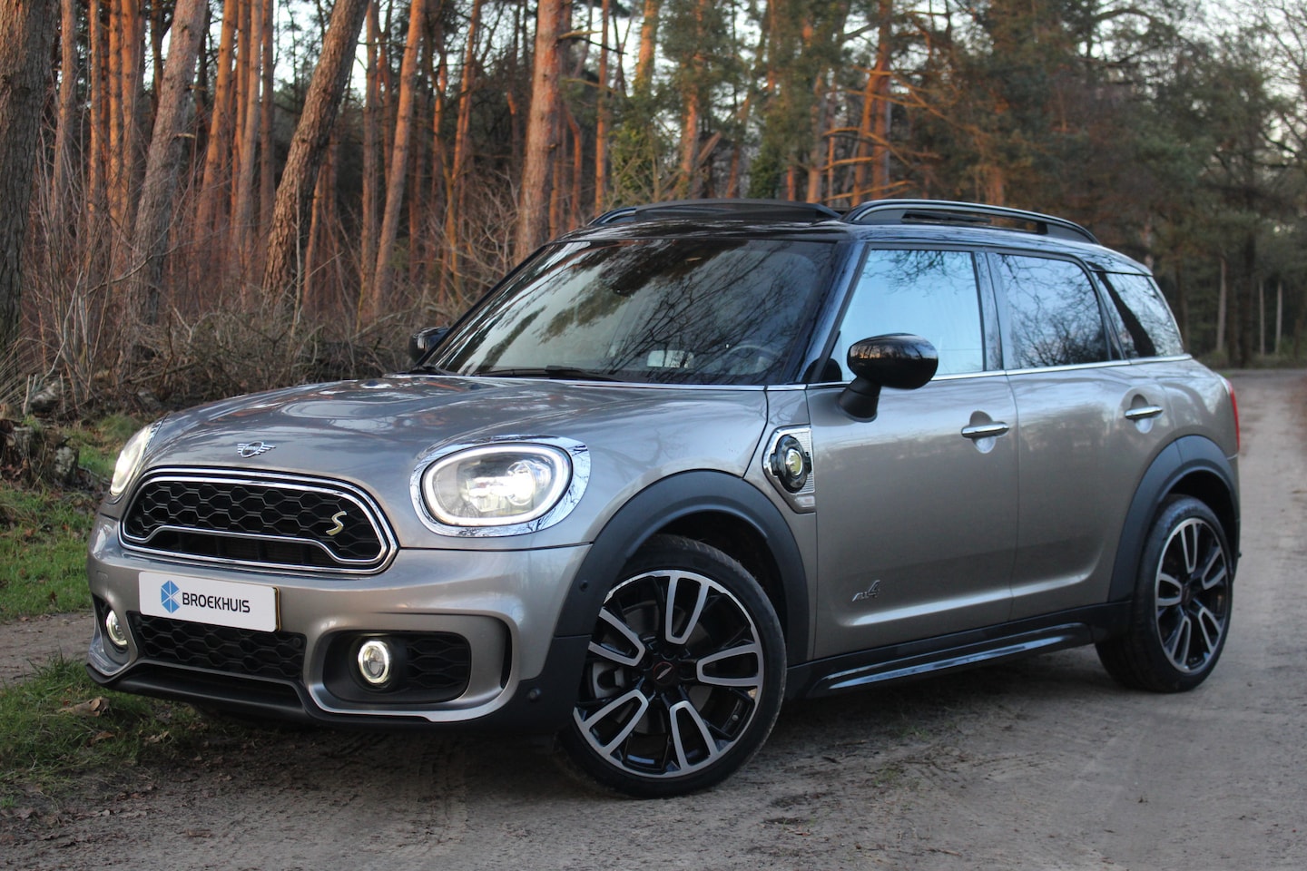 MINI Countryman - 2.0 Cooper S E ALL4 Chili JWC | Pano | HUD | Leder | 19" LMV | LED | PDC V&A | Privacy Gla - AutoWereld.nl