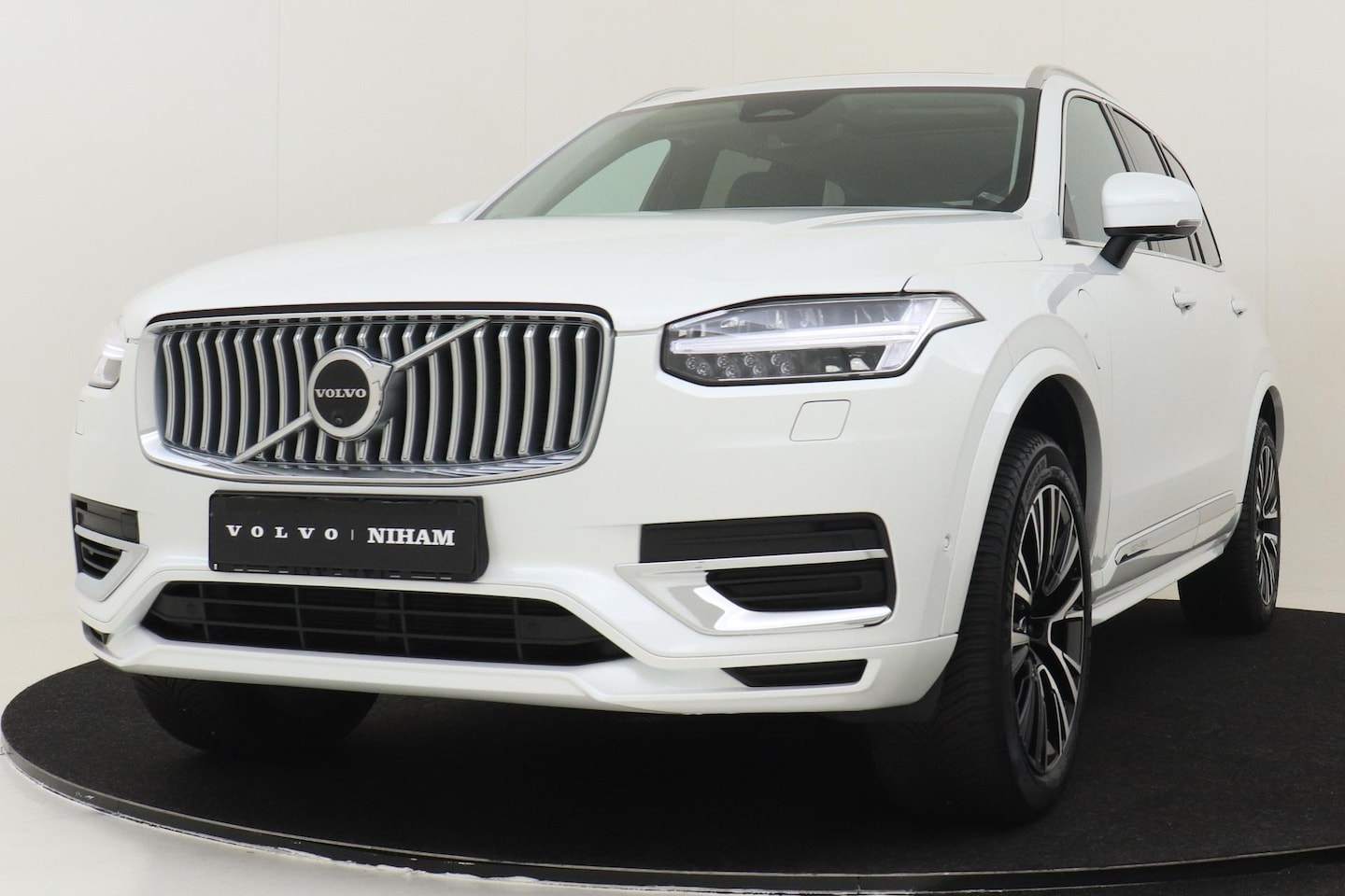 Volvo XC90 - T8 AWD RECHARGE ULTIMATE BRIGHT -PANO.DAK|360°CAM|HK-AUDIO|TREKHAAK|ALL SEASON BANDEN - AutoWereld.nl