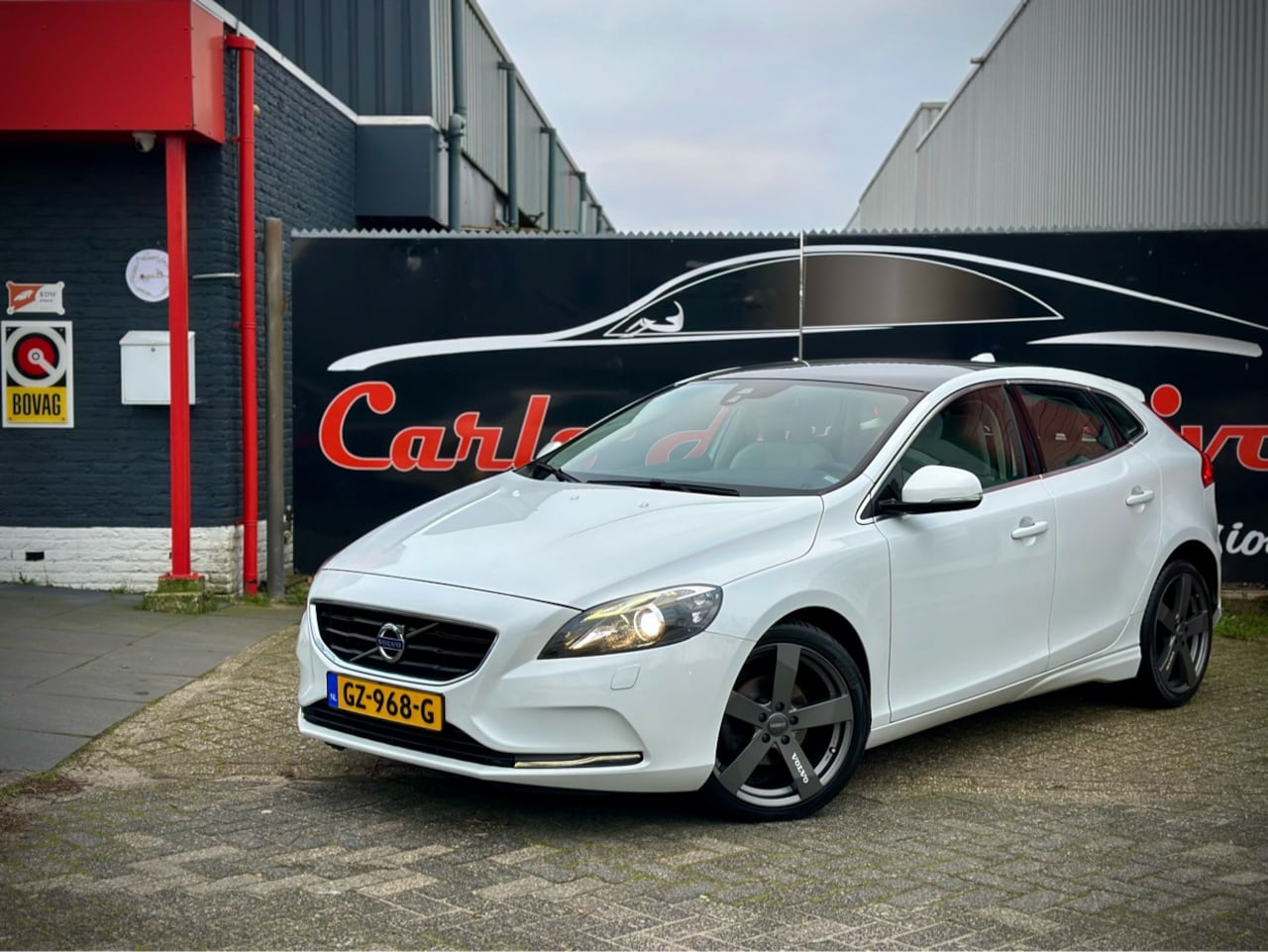 Volvo V40 - 2.0 D2 Ocean Race PANO|LEER|MEMORY|XENON|CAMERA - AutoWereld.nl