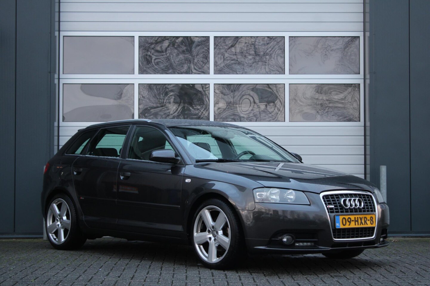 Audi A3 Sportback - 2.0 TDI Attraction 170pk Clima/Cruise/Stoelverwarming/Bluetooth/HalfLeder/18"LM/ZwarteHeme - AutoWereld.nl