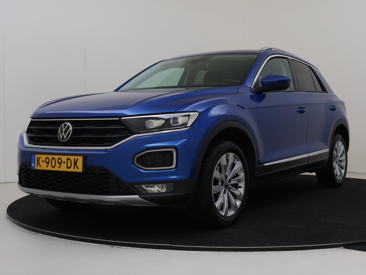 Volkswagen T-Roc - 1.5 TSI Sport | Navigatie | Digitale cockpit plus | Adaptieve cruise control | CarPlay | C - AutoWereld.nl