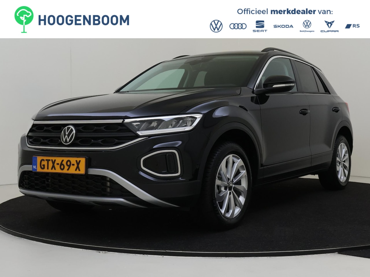 Volkswagen T-Roc - 1.5 TSI Life Edition | Keyless | Achteruitrijcamera | Stoelverwarming | Navigatie | Parkee - AutoWereld.nl