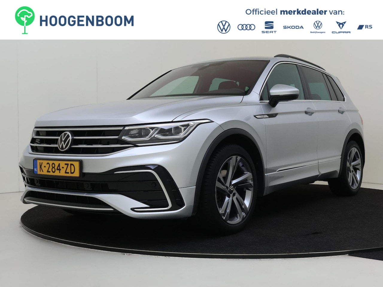 Volkswagen Tiguan - 1.5 TSI R-Line | Panoramadak | Trekhaak | Keyless | LED Plus koplampen | 3-zone airco | Na - AutoWereld.nl