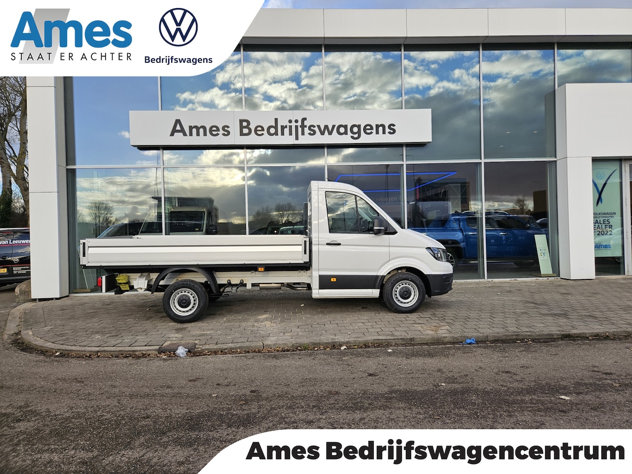 Volkswagen Crafter - 35 2.0 TDI L3 140PK hand Trendline | app connect | trekhaak | PDC - AutoWereld.nl