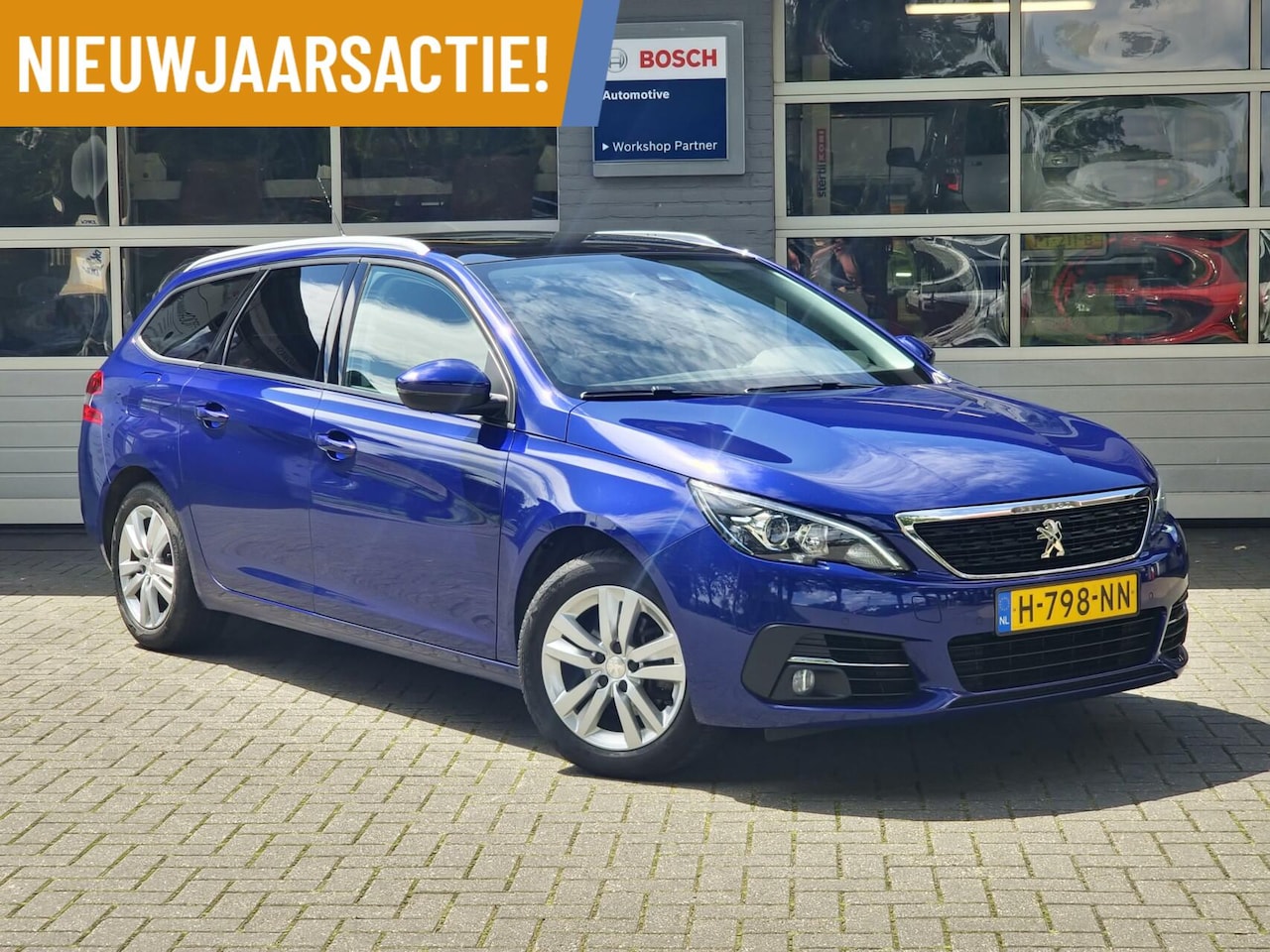 Peugeot 308 SW - 1.2 PureTech Blue Lease Executive|51.185KM|trekhaak|Pano|Cruise|Navi|Carplay| - AutoWereld.nl