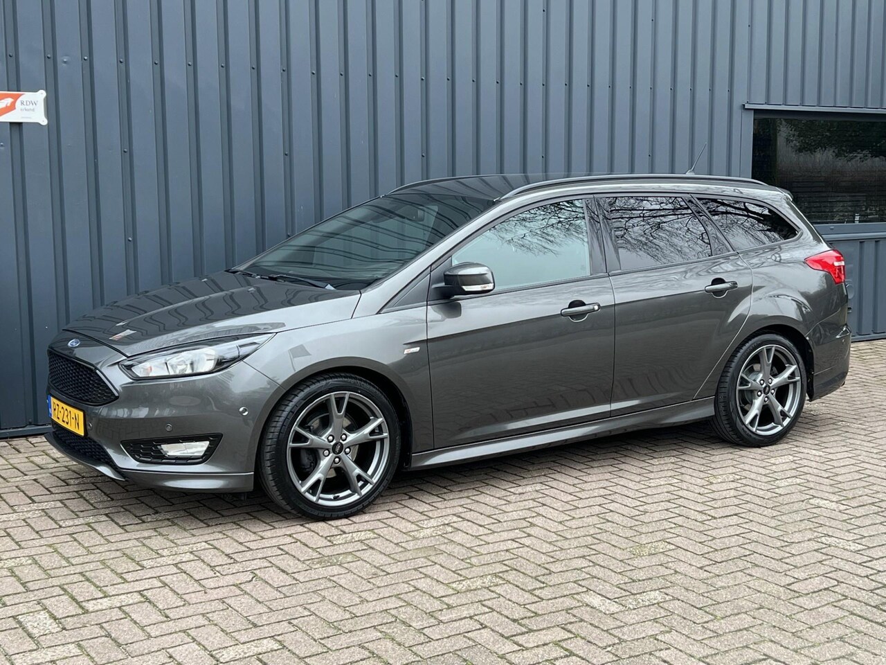 Ford Focus Wagon - 1.0 ST-Line DEALER ONDERHOUDEN!/NAP!/ - AutoWereld.nl