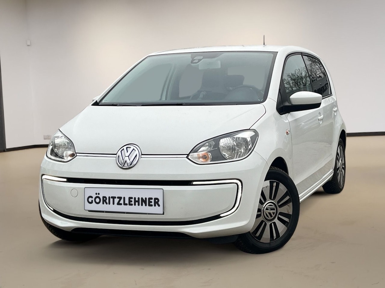 Volkswagen e-Up! - Elektromotor 82pk 5D | Parkeersensoren | 15 Inch | Verwambare voorruit | - AutoWereld.nl