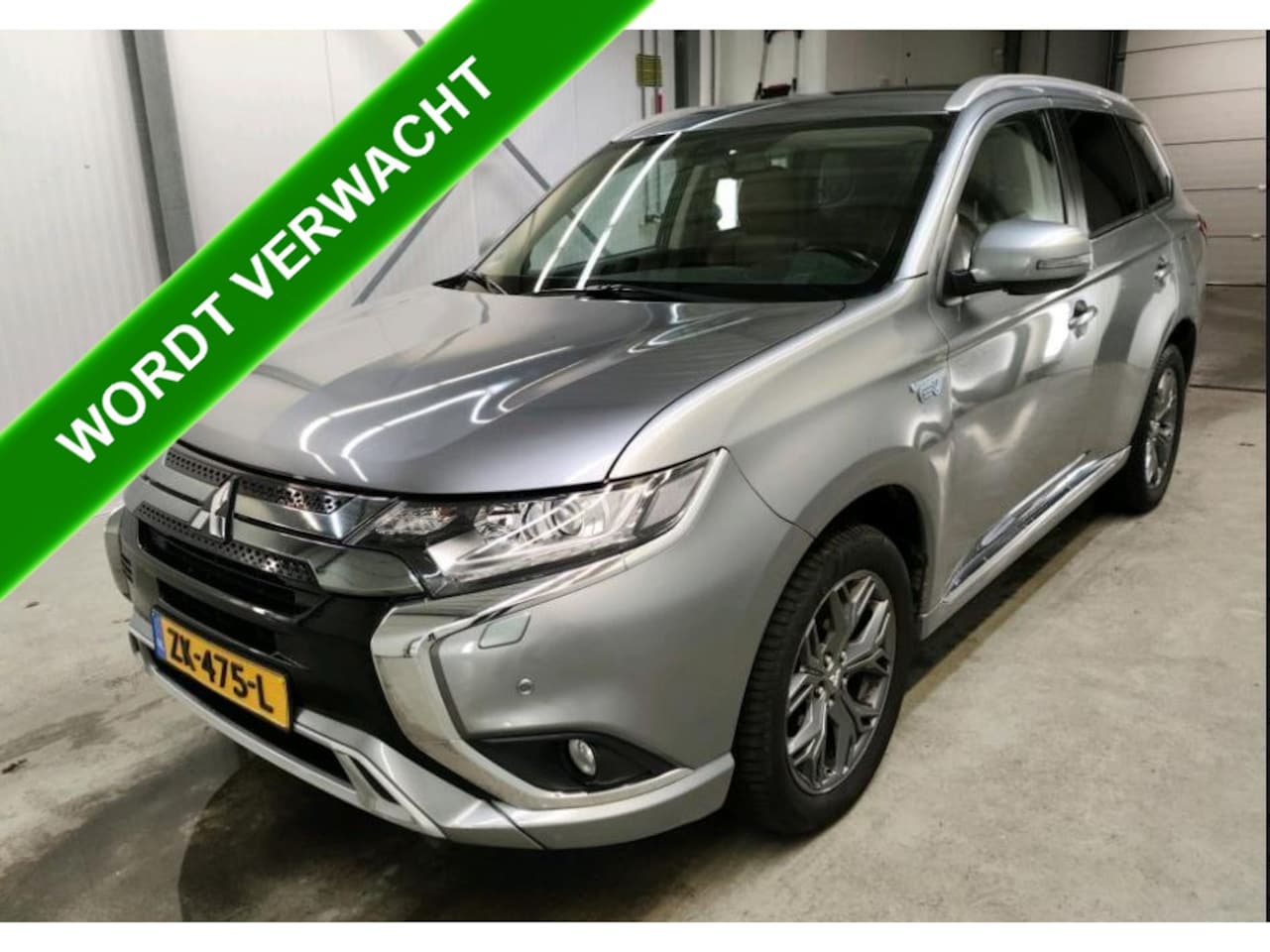 Mitsubishi Outlander - 2.4 PHEV Pure AWD.176KW Leder / Navigatie / Pdc+Camera / Lmv./ - AutoWereld.nl