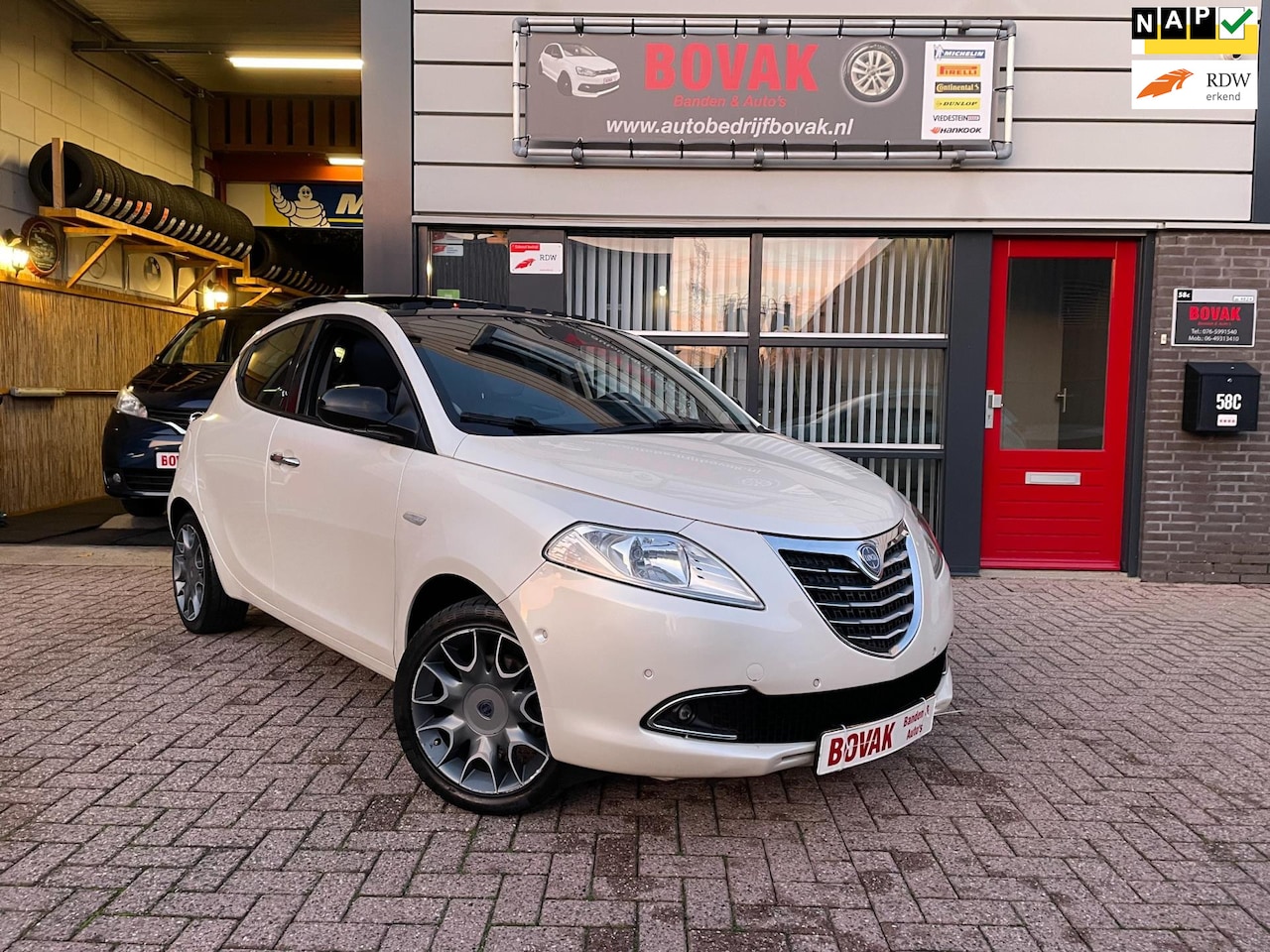 Lancia Y(psilon) - Ypsilon 0.9 TwinAir Platinum Panoramadak - AutoWereld.nl