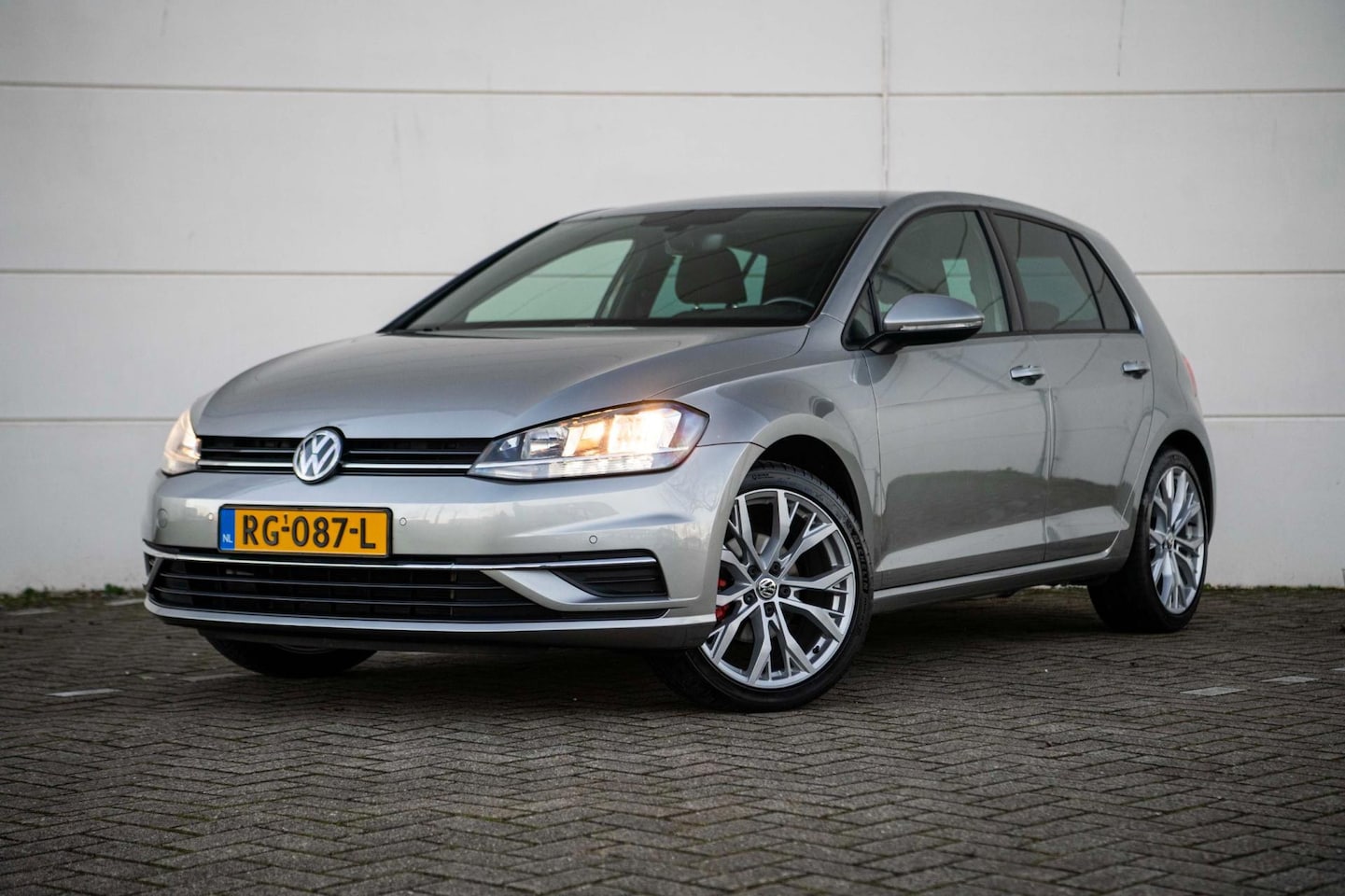 Volkswagen Golf - 1.0 TSI 110pk DSG Comfortline Business |Navi|ACC|Camera|Trekhaak| - AutoWereld.nl