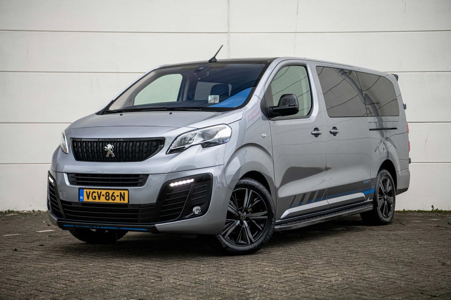 Peugeot Expert - L3 2.0 BlueHDI 180pk AUT. SPORT 5-PRS |ACC|Navi|Xenon|Trekhaak| - AutoWereld.nl