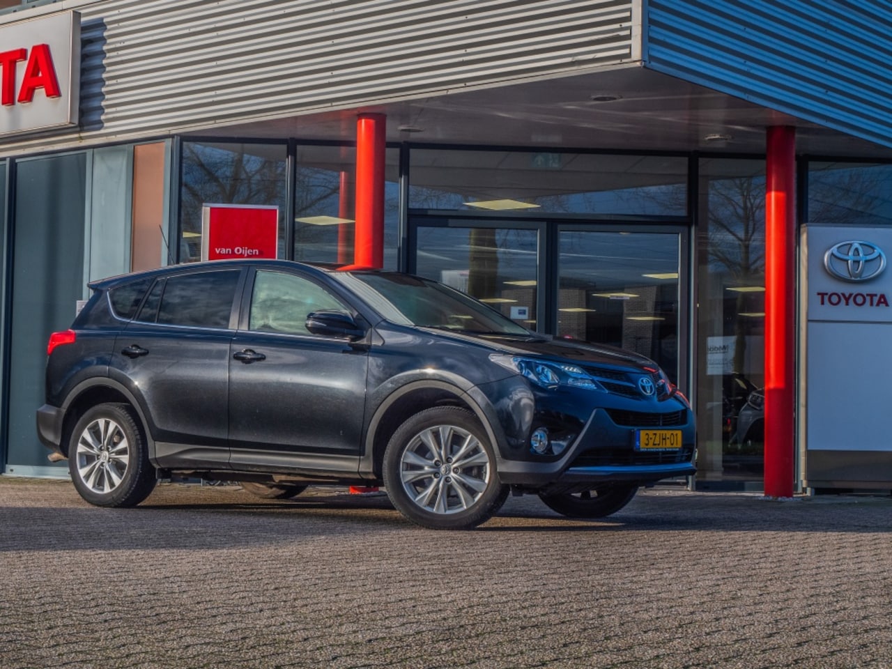 Toyota RAV4 - 2.0 Executive Business 4WD | Navi | Stoelverwarming | Clima - AutoWereld.nl