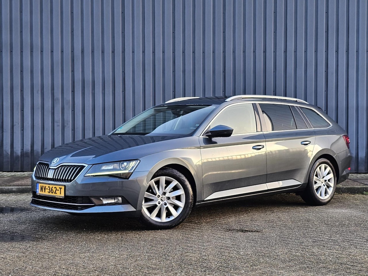 Skoda Superb Combi - 1.6 TDI 120pk EX-BPM/BTW |Panodak|Navi|Xenon| - AutoWereld.nl