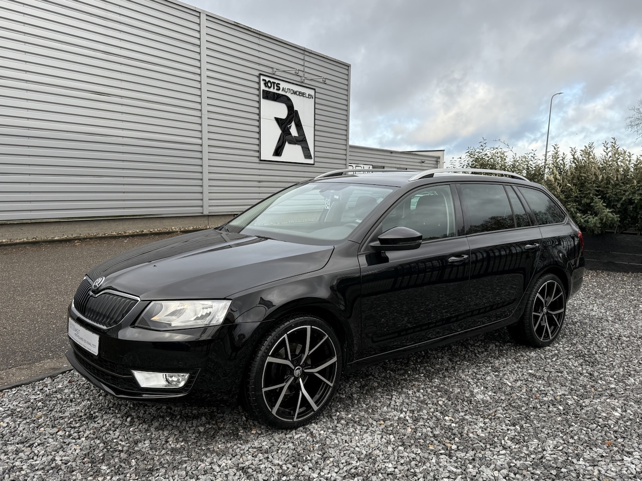 Skoda Octavia Combi - 1.4 TSI DSG Elegance 140pk Cruis|Clima|Media|PDC Zwart - AutoWereld.nl