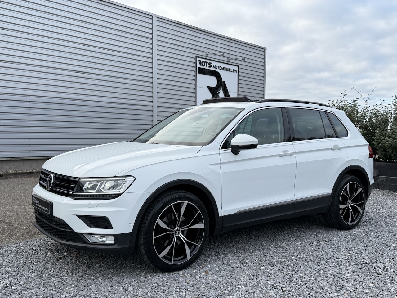 Volkswagen Tiguan - 1.4 TSI DSG Highline Pano|Leer|LED|Camera|Navi Wit! - AutoWereld.nl