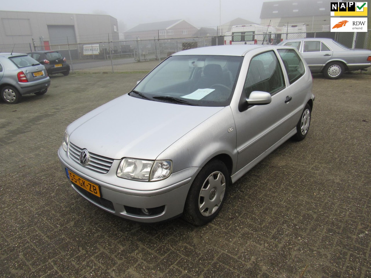 Volkswagen Polo - AUTOMAAT 1.4-16V Comfortline - AutoWereld.nl