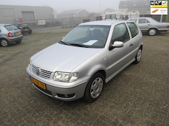 Volkswagen Polo - AUTOMAAT 1.4-16V Comfortline